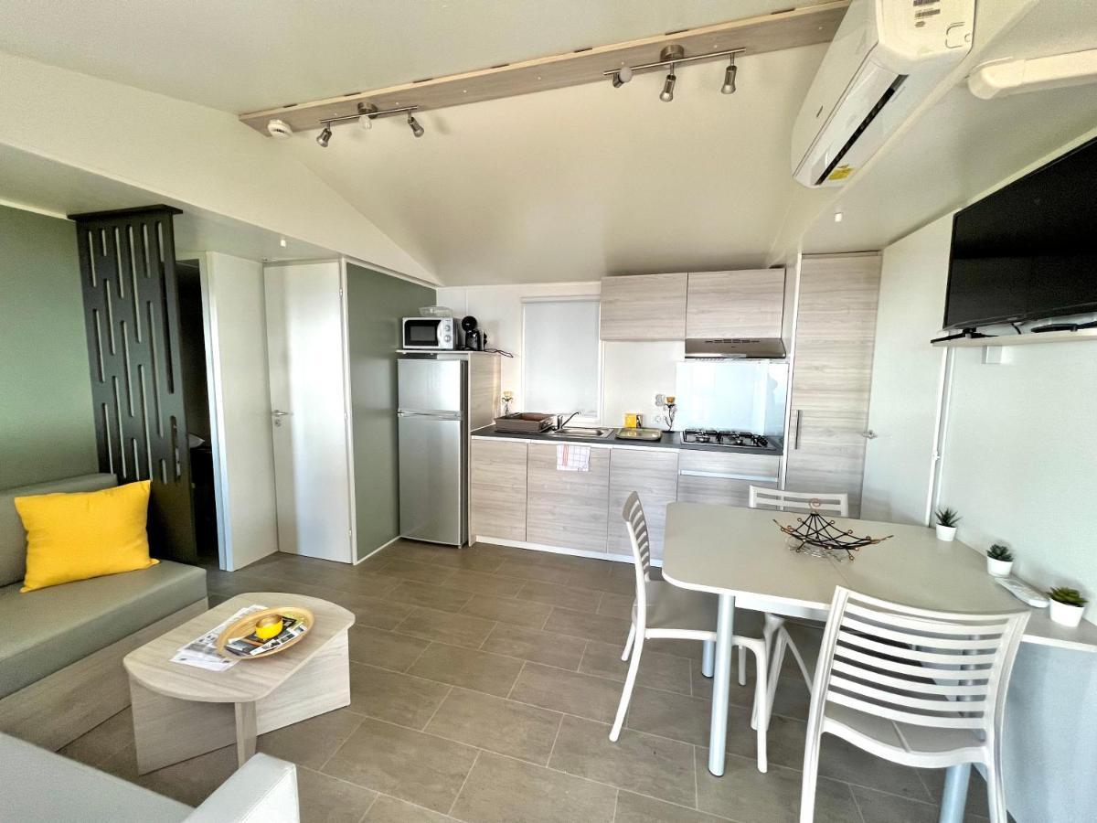 Chez Mina Apartment ลูมิโอ ภายนอก รูปภาพ